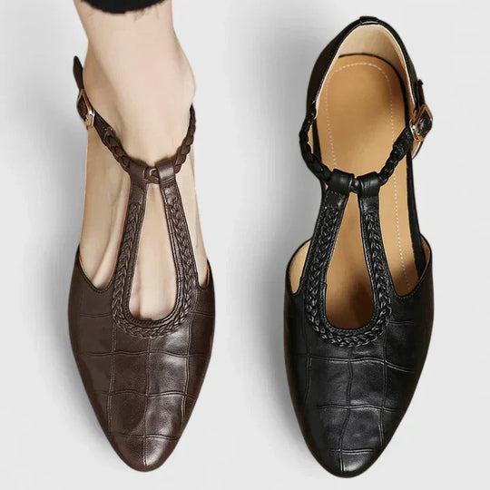 Comfort shoes in brown and black for women